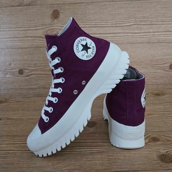Converse Chuck Taylor All Star Lugged 2.0 Hi Tops Sneakers - Picture 1 of 8